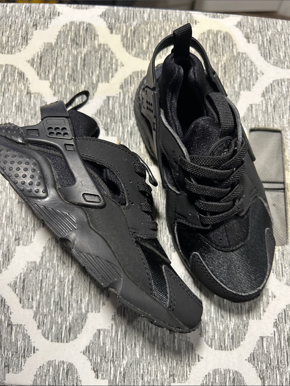 Nike Men's All-Black Huarache Style Sneakers